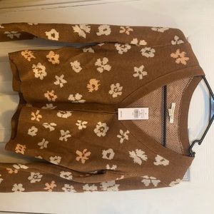 Never been worn (tags on) American Eagle cardigan in size Small.